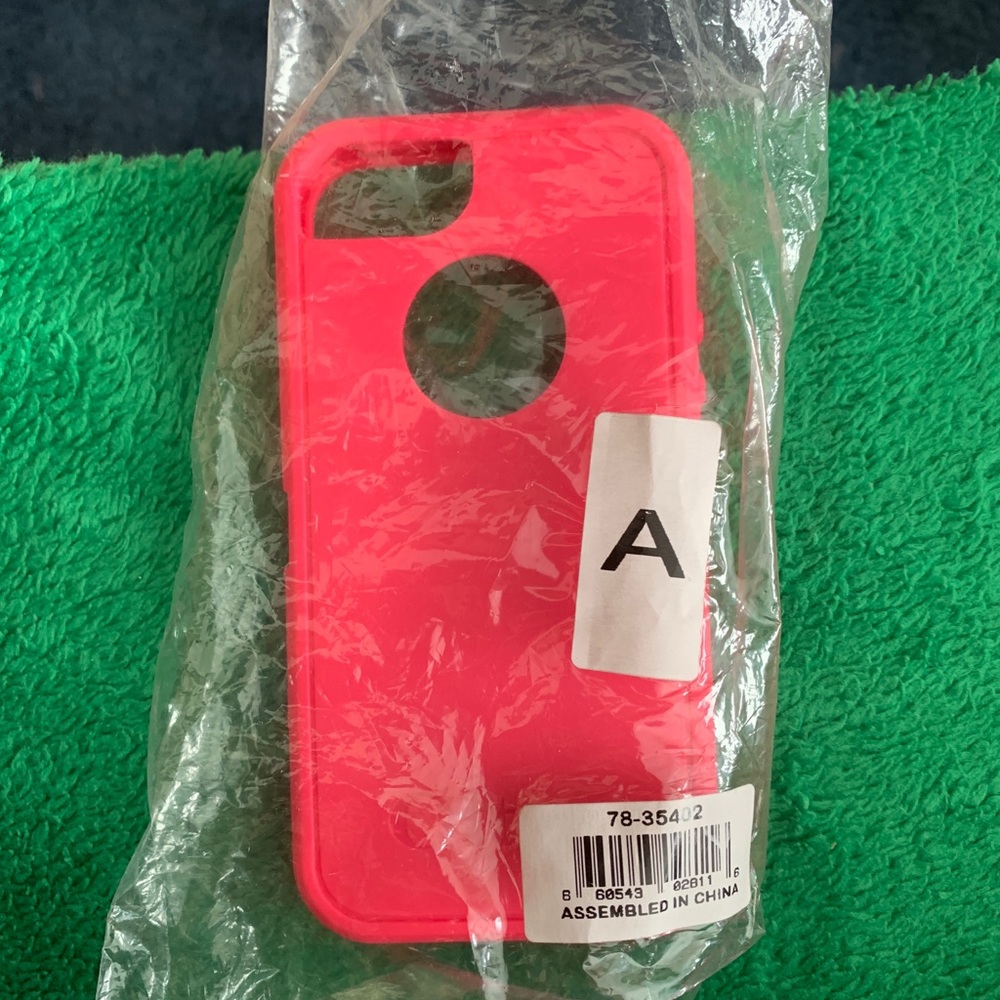 Outside of putter box case for iPhone 5